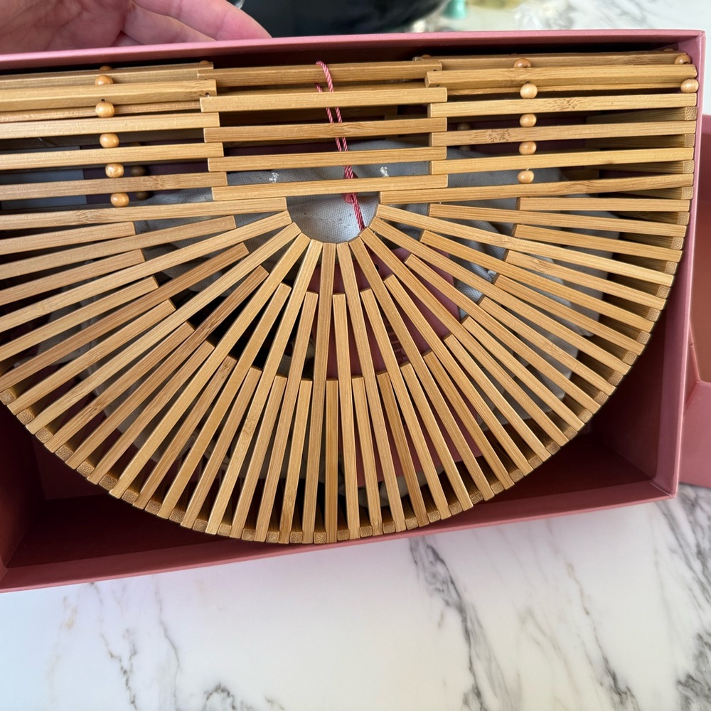 Cult Gaia GAIAS ARK SMALL TOP
HANDLE  Natural Bamboo Ark Bag - Picture 6 of 7